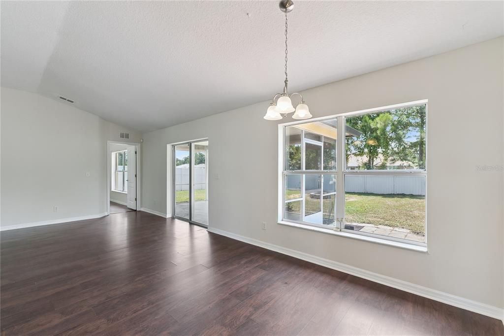 En Venta: $324,700 (3 camas, 2 baños, 2065 Pies cuadrados)
