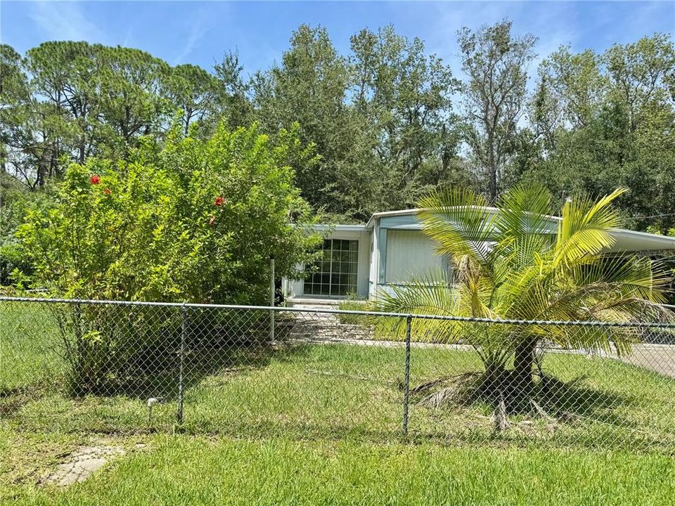 For Sale: $109,900 (2 beds, 2 baths, 784 Square Feet)