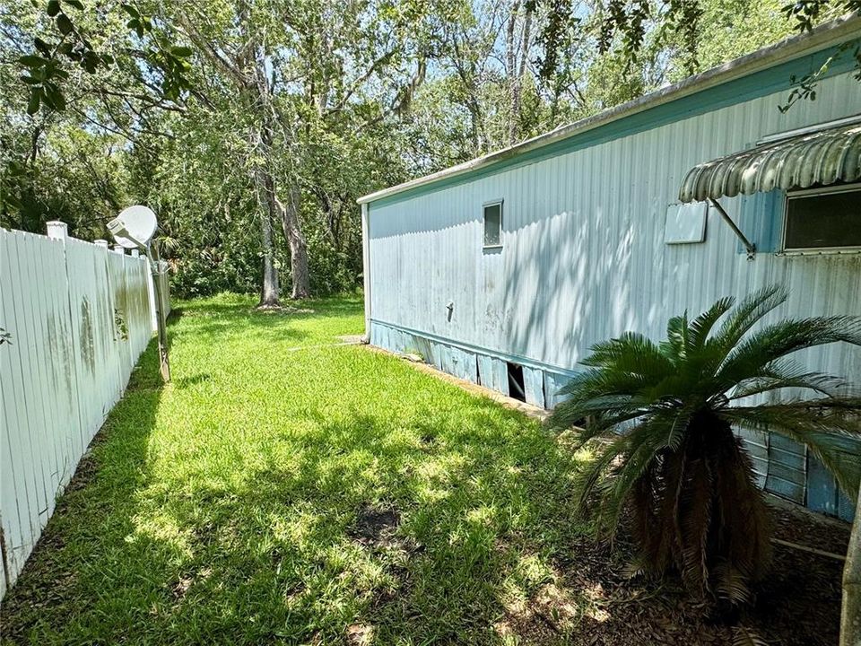 For Sale: $109,900 (2 beds, 2 baths, 784 Square Feet)