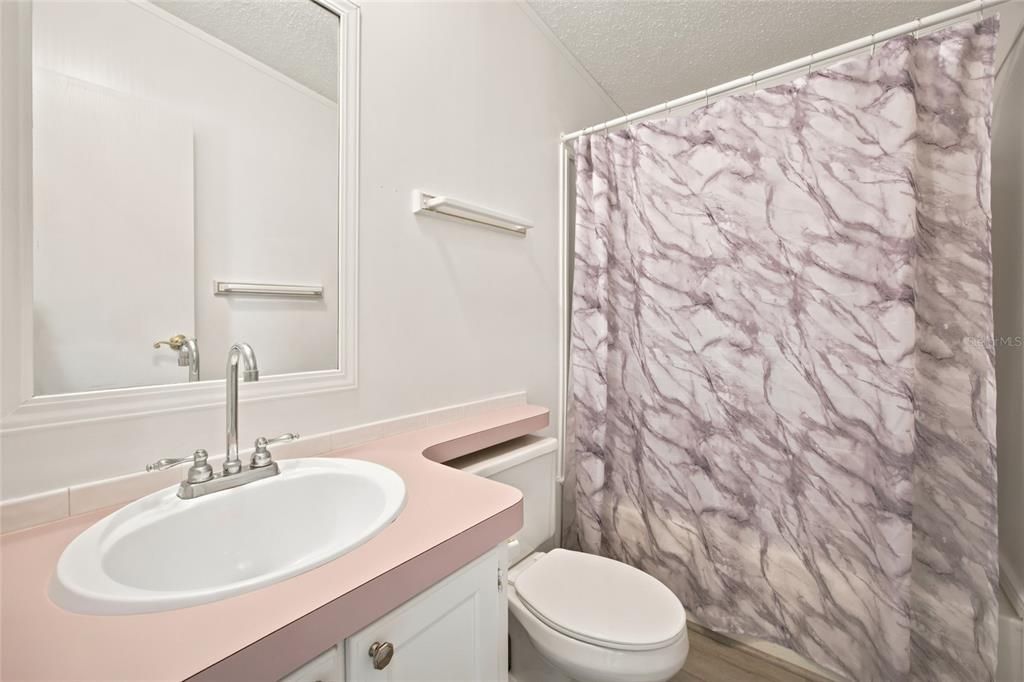 For Rent: $1,350 (2 beds, 2 baths, 920 Square Feet)