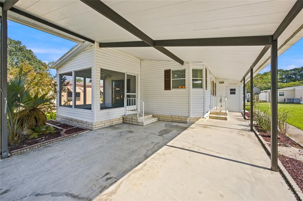 For Rent: $1,350 (2 beds, 2 baths, 920 Square Feet)