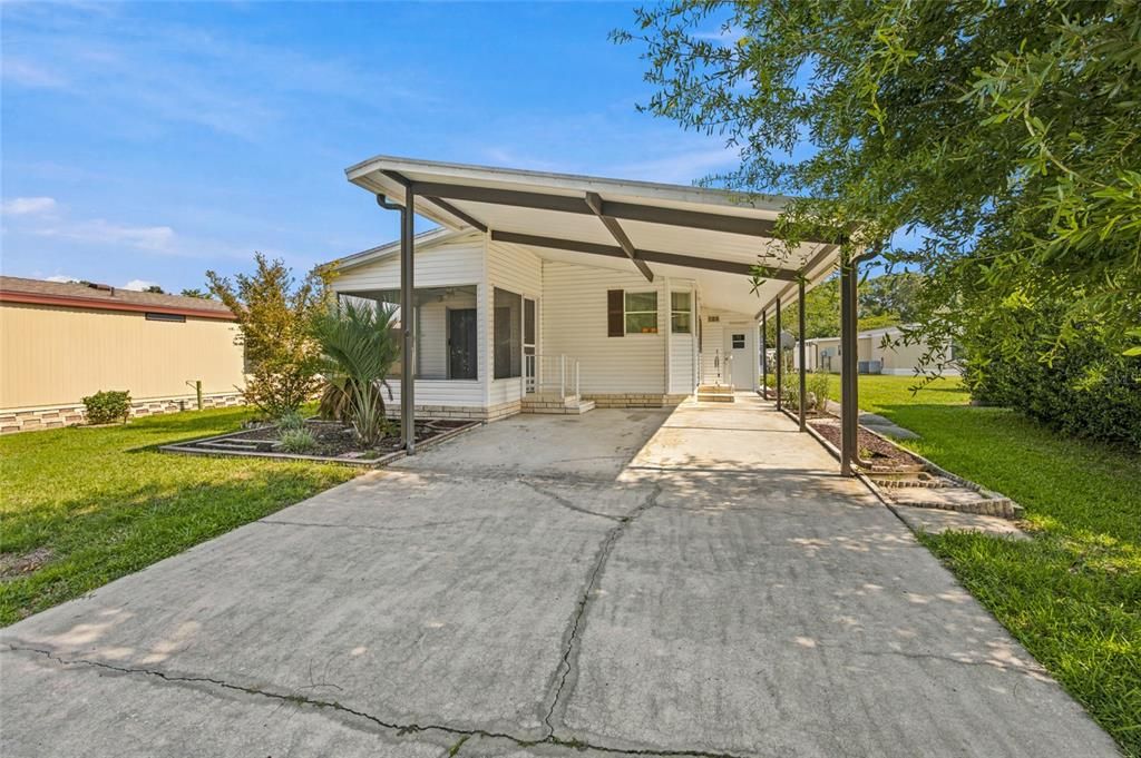 For Rent: $1,350 (2 beds, 2 baths, 920 Square Feet)