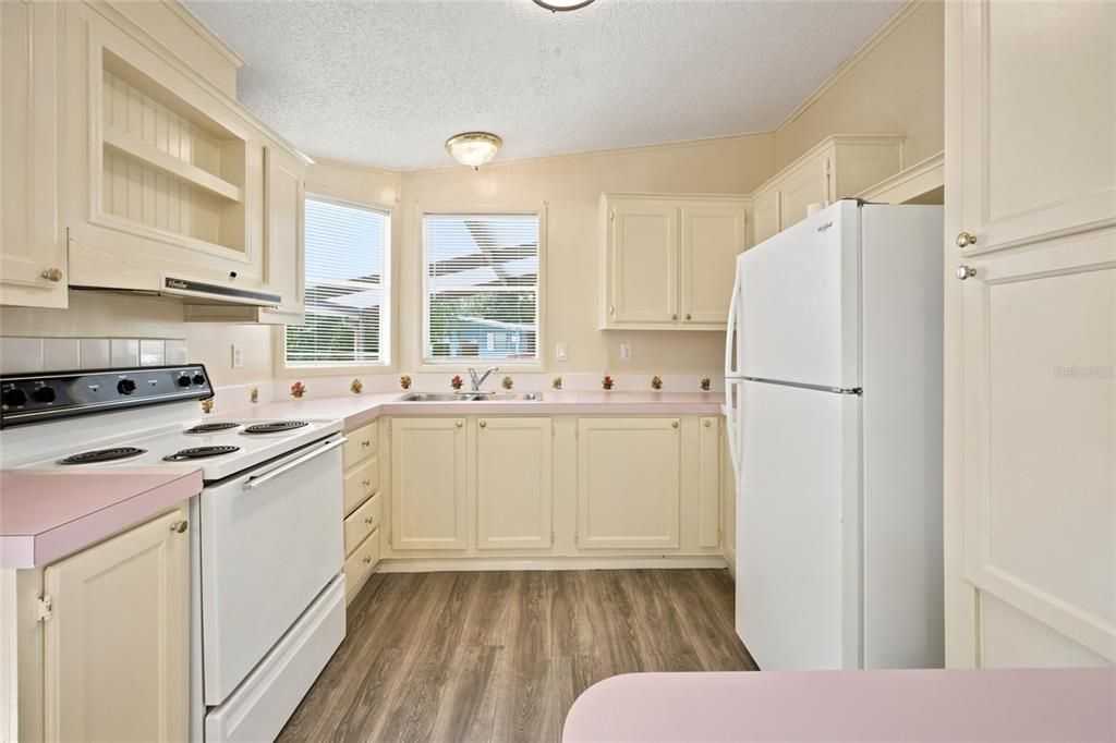For Rent: $1,350 (2 beds, 2 baths, 920 Square Feet)