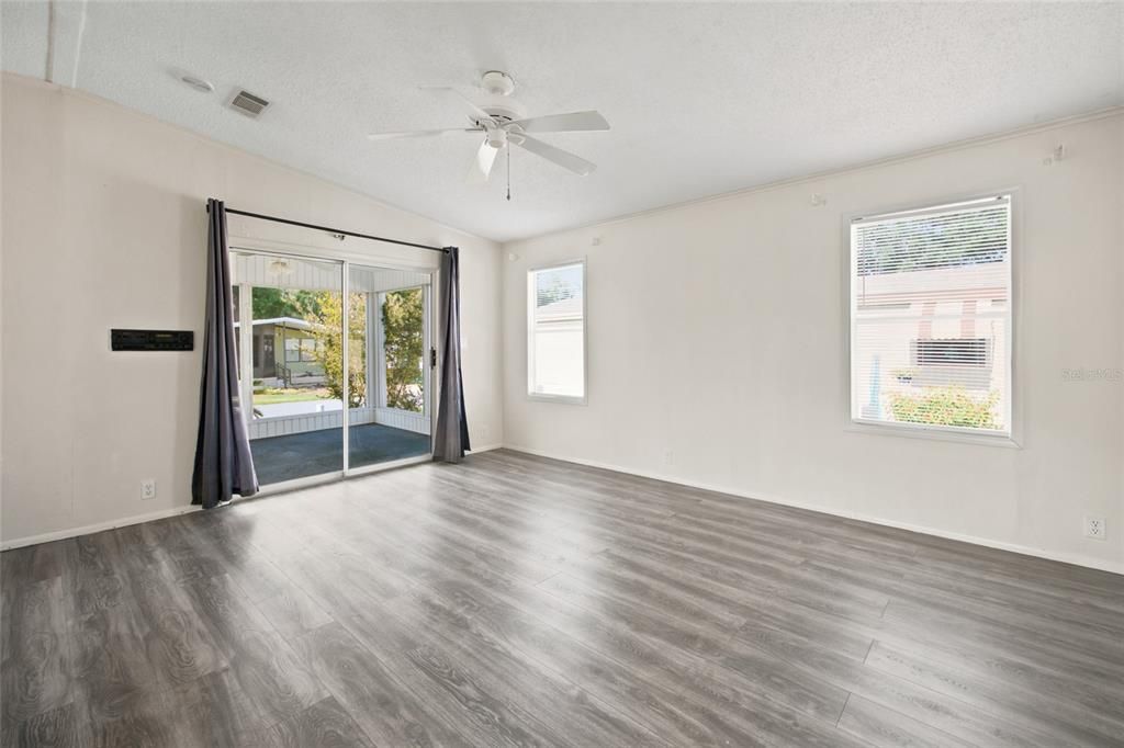 For Rent: $1,350 (2 beds, 2 baths, 920 Square Feet)