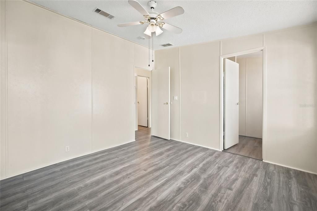 For Rent: $1,350 (2 beds, 2 baths, 920 Square Feet)