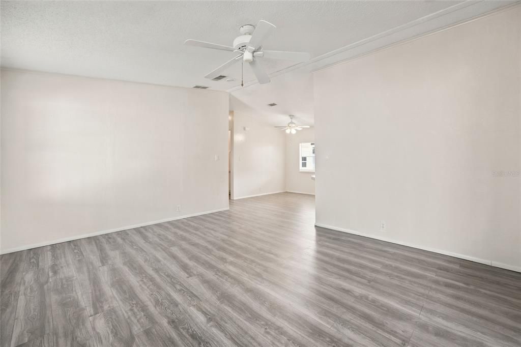 For Rent: $1,350 (2 beds, 2 baths, 920 Square Feet)