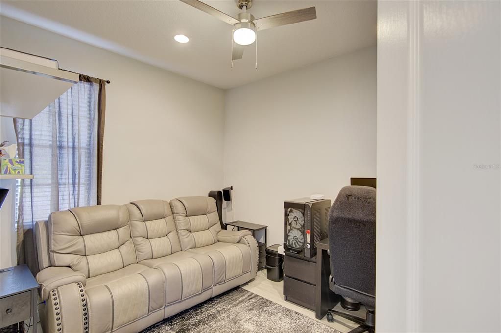 En Venta: $829,000 (4 camas, 3 baños, 2683 Pies cuadrados)