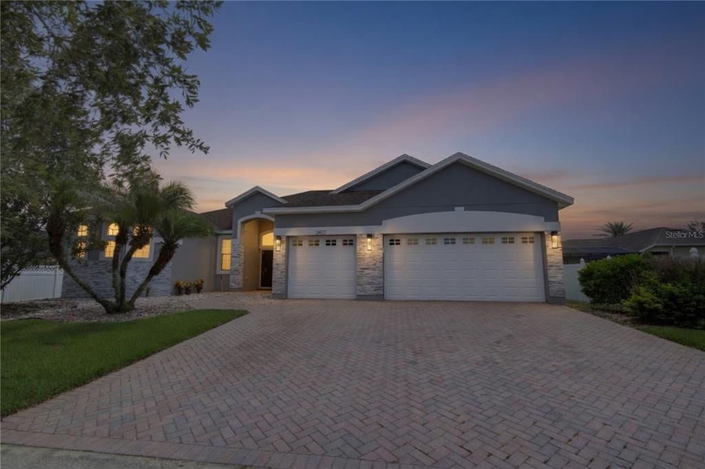 En Venta: $829,000 (4 camas, 3 baños, 2683 Pies cuadrados)