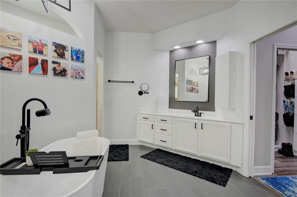 En Venta: $829,000 (4 camas, 3 baños, 2683 Pies cuadrados)