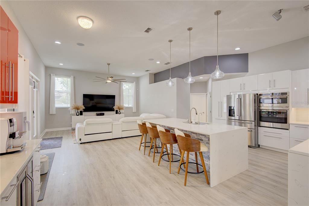 En Venta: $829,000 (4 camas, 3 baños, 2683 Pies cuadrados)