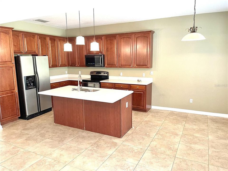 For Rent: $3,500 (4 beds, 3 baths, 3148 Square Feet)