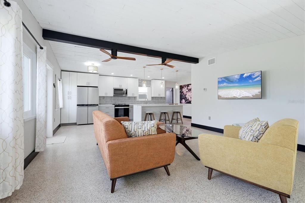 Active With Contract: $295,000 (2 beds, 2 baths, 1166 Square Feet)