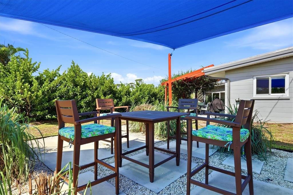 Active With Contract: $295,000 (2 beds, 2 baths, 1166 Square Feet)