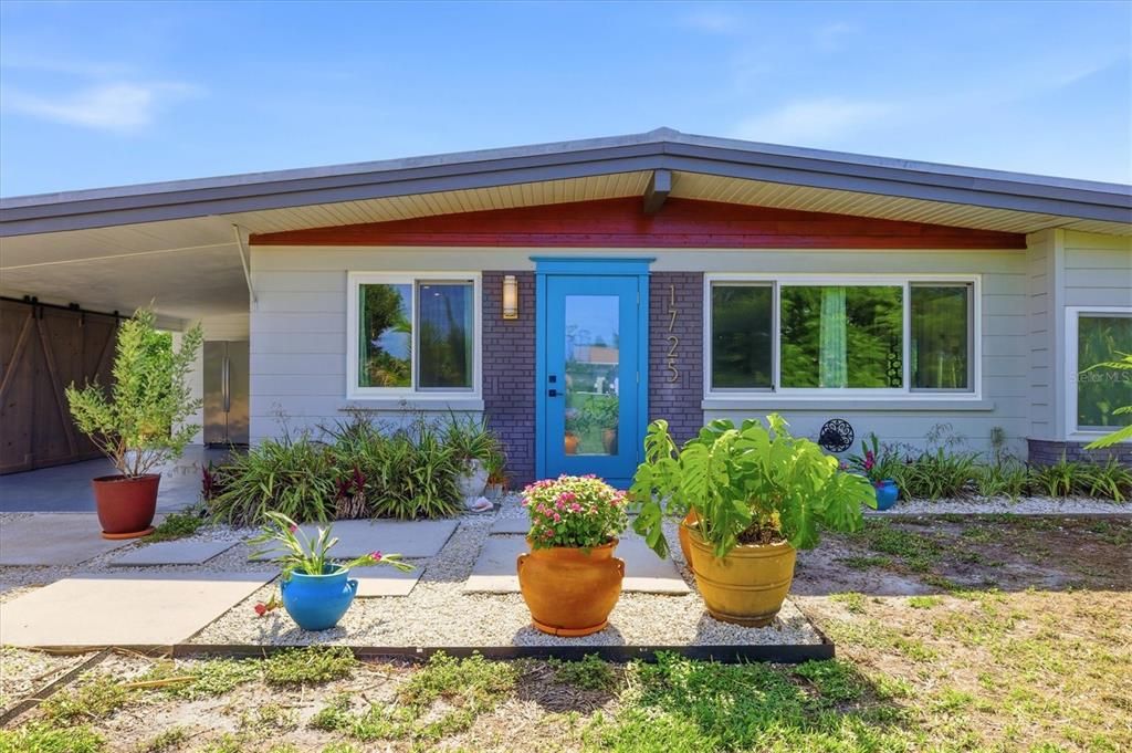 Active With Contract: $295,000 (2 beds, 2 baths, 1166 Square Feet)