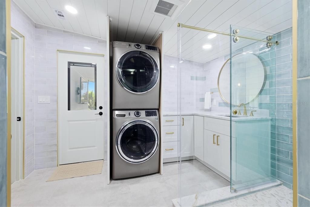 Active With Contract: $295,000 (2 beds, 2 baths, 1166 Square Feet)