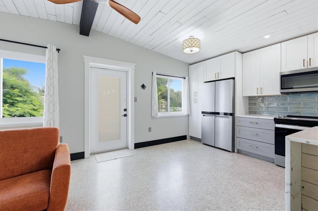 Active With Contract: $295,000 (2 beds, 2 baths, 1166 Square Feet)