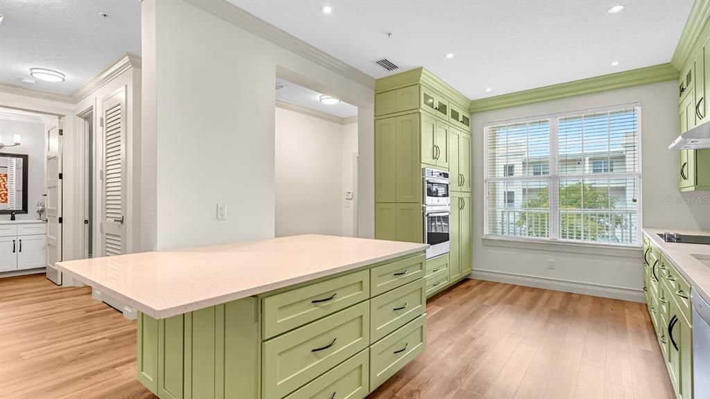 For Sale: $573,000 (2 beds, 2 baths, 1417 Square Feet)