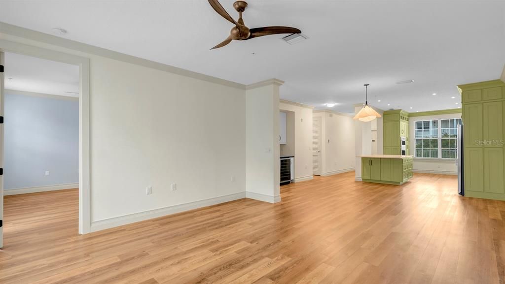 For Sale: $573,000 (2 beds, 2 baths, 1417 Square Feet)