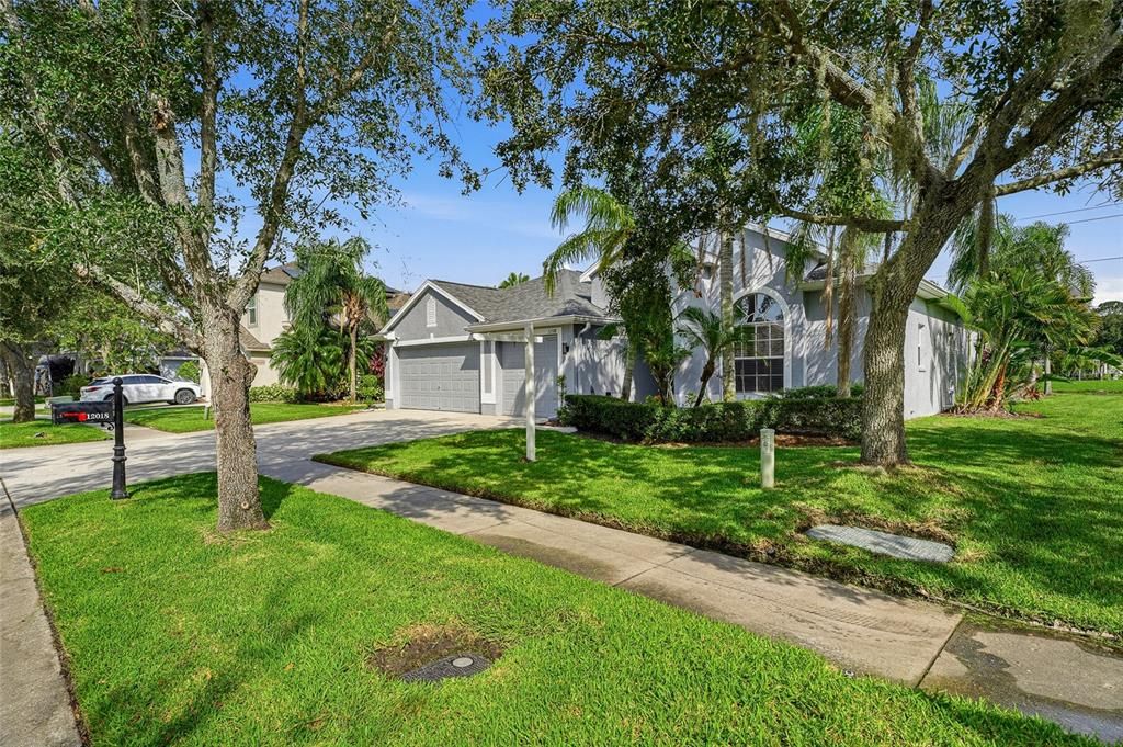 For Sale: $675,000 (4 beds, 3 baths, 2190 Square Feet)