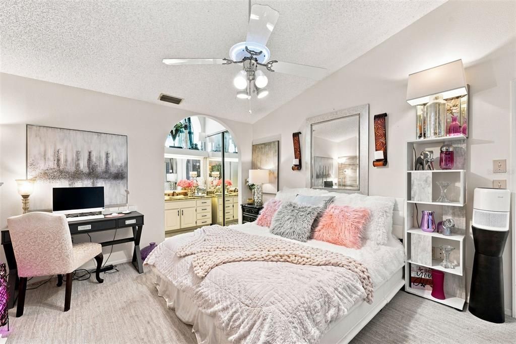 For Sale: $389,900 (3 beds, 2 baths, 1721 Square Feet)