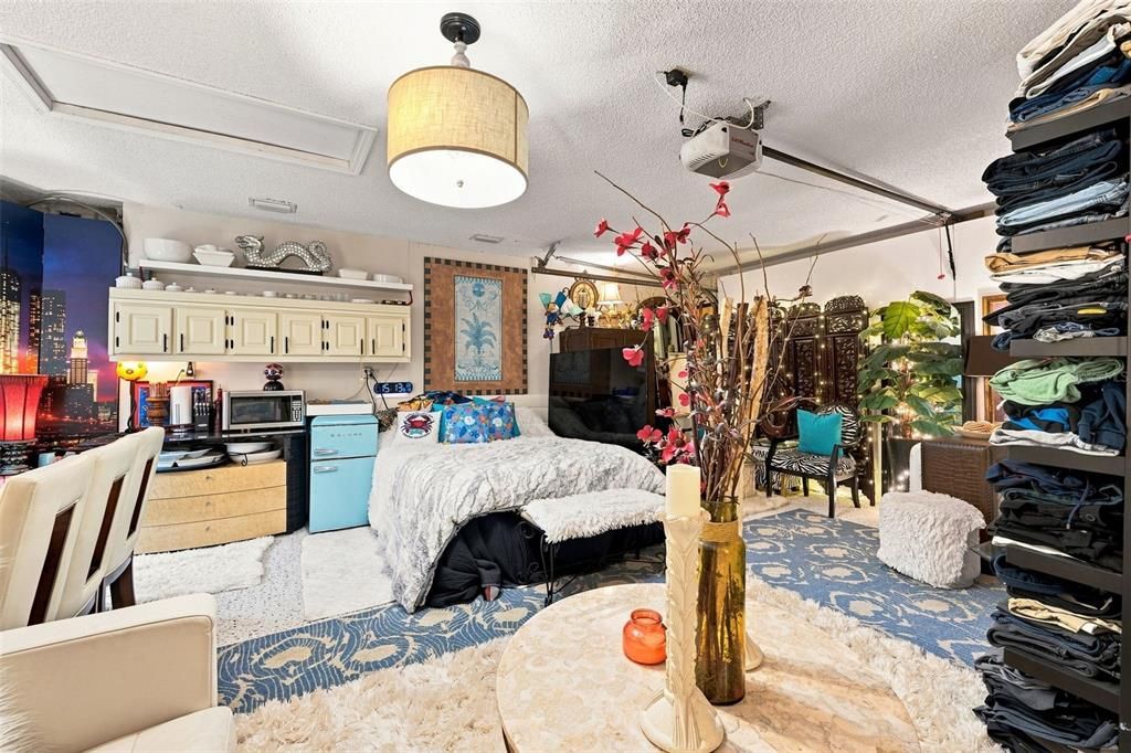For Sale: $389,900 (3 beds, 2 baths, 1721 Square Feet)