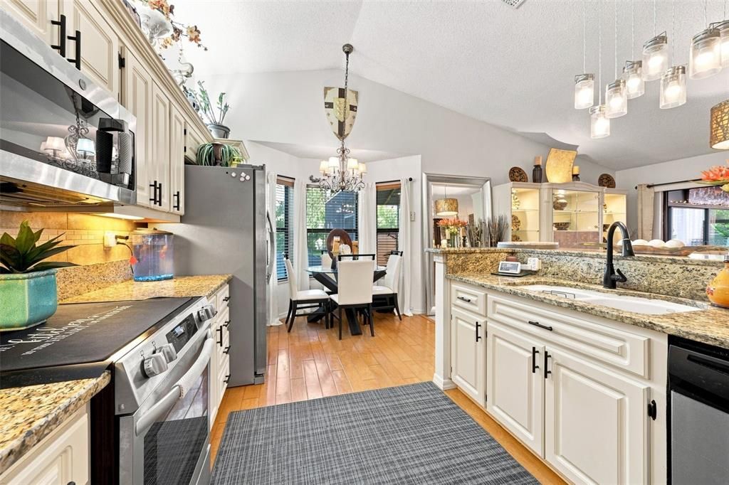 For Sale: $389,900 (3 beds, 2 baths, 1721 Square Feet)