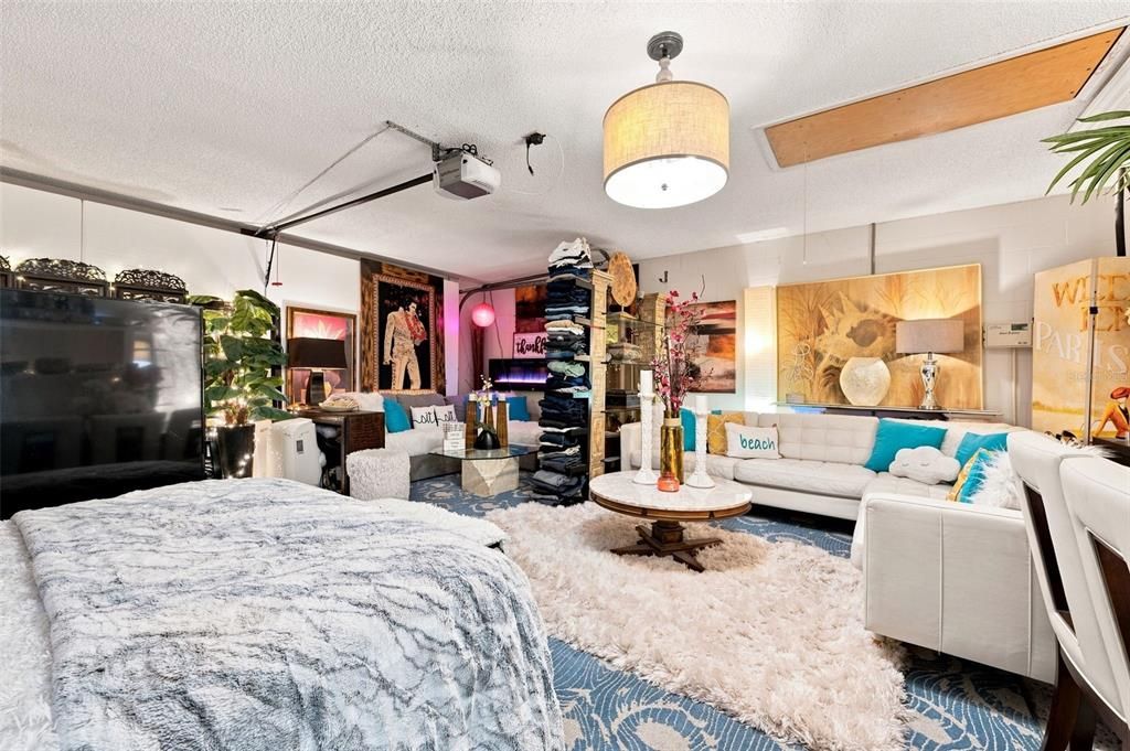 For Sale: $389,900 (3 beds, 2 baths, 1721 Square Feet)