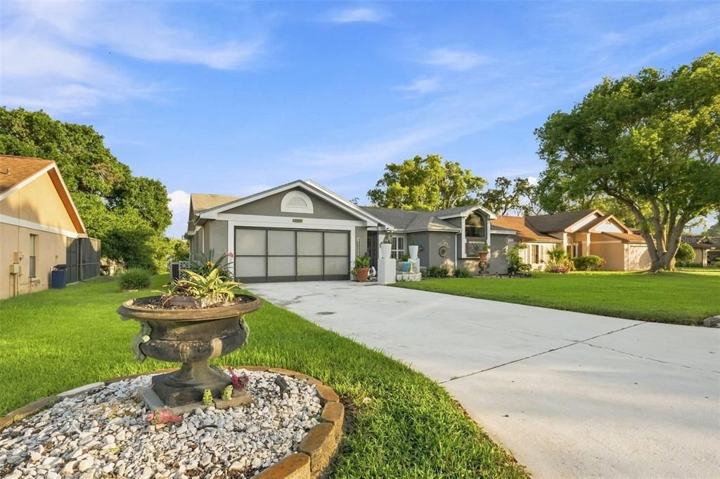 For Sale: $389,900 (3 beds, 2 baths, 1721 Square Feet)