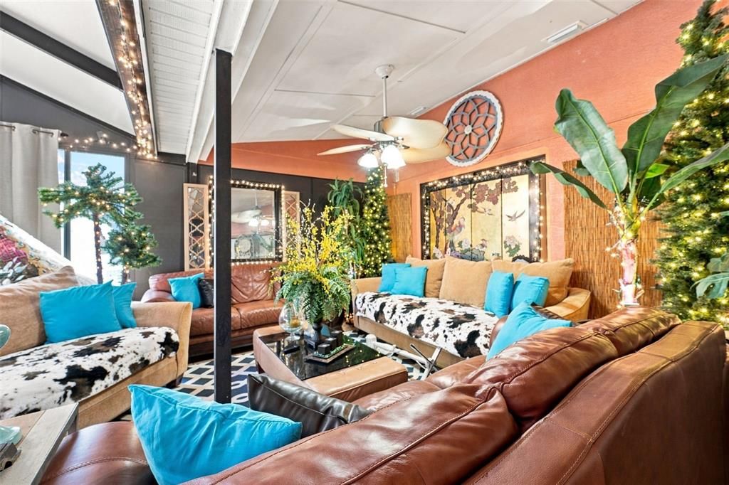 For Sale: $389,900 (3 beds, 2 baths, 1721 Square Feet)