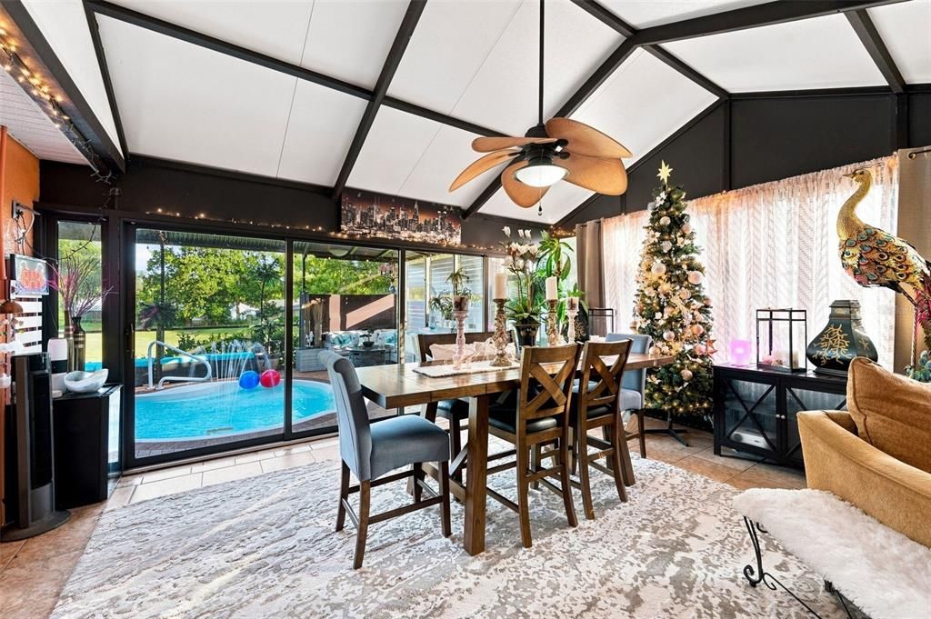 For Sale: $389,900 (3 beds, 2 baths, 1721 Square Feet)