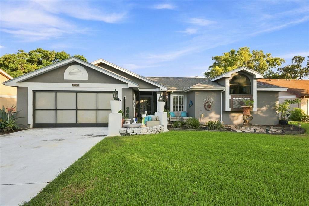 For Sale: $389,900 (3 beds, 2 baths, 1721 Square Feet)