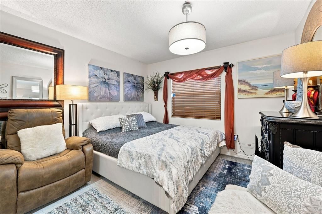 For Sale: $389,900 (3 beds, 2 baths, 1721 Square Feet)