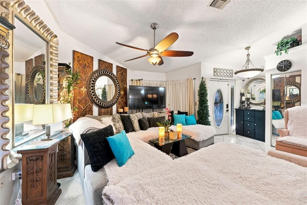 For Sale: $389,900 (3 beds, 2 baths, 1721 Square Feet)