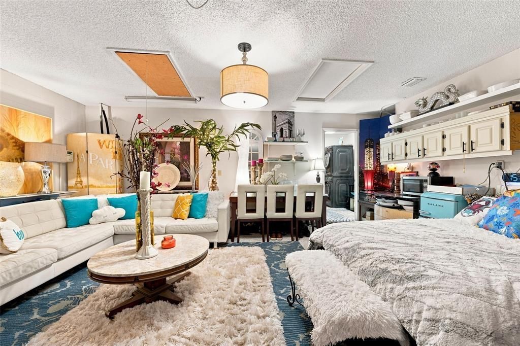 For Sale: $389,900 (3 beds, 2 baths, 1721 Square Feet)