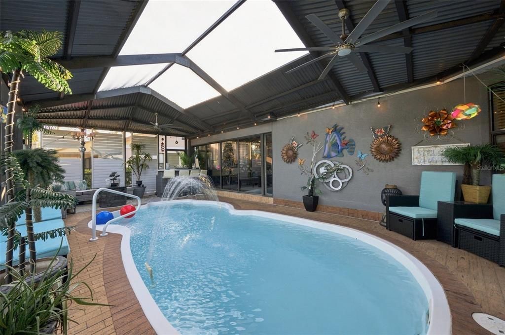 For Sale: $389,900 (3 beds, 2 baths, 1721 Square Feet)