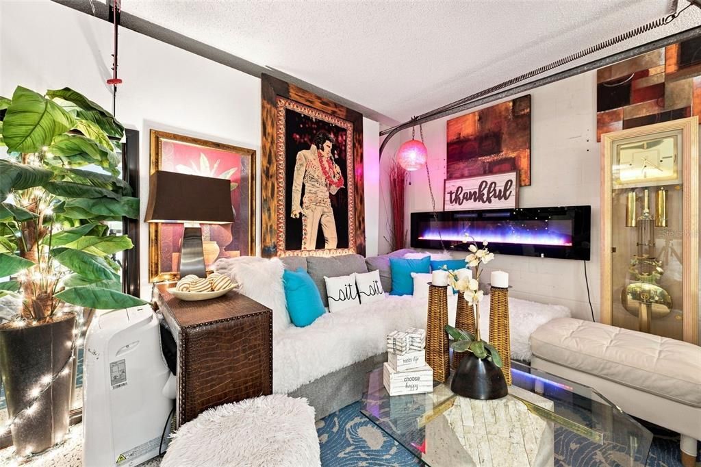 For Sale: $389,900 (3 beds, 2 baths, 1721 Square Feet)