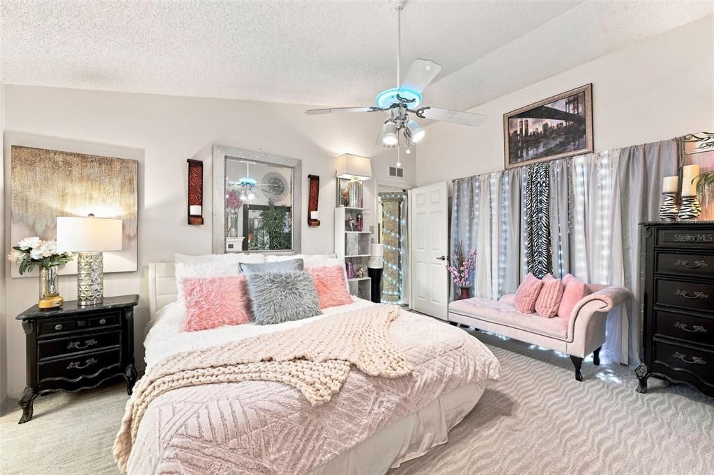 For Sale: $389,900 (3 beds, 2 baths, 1721 Square Feet)