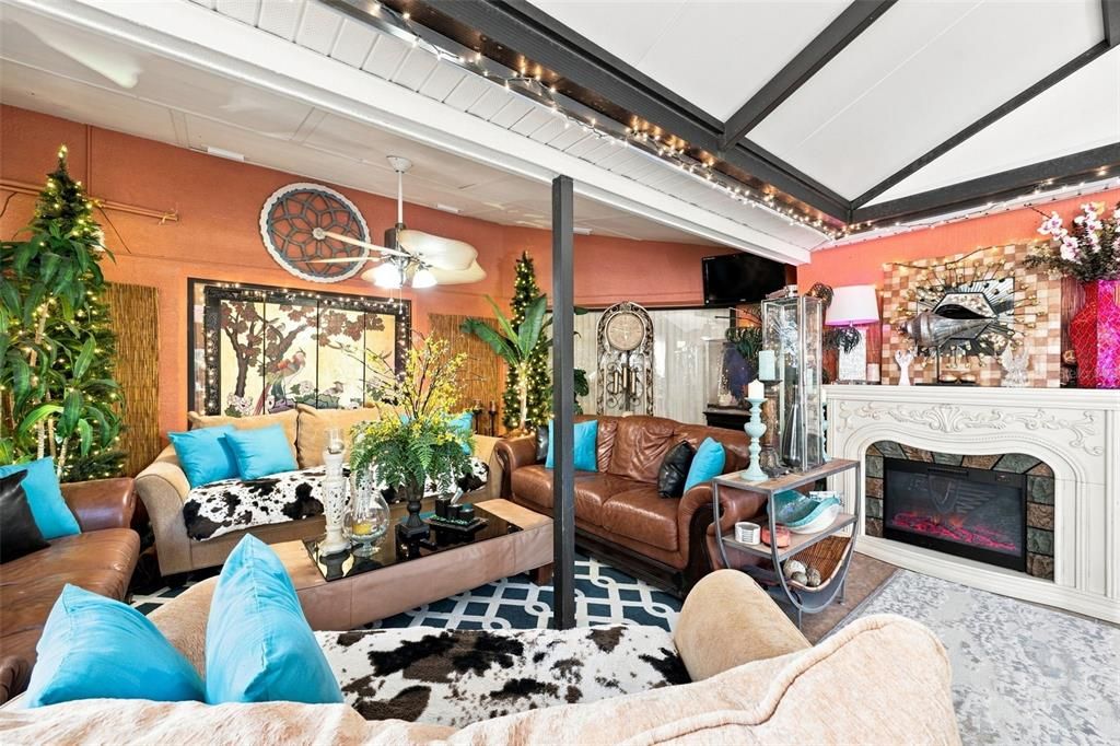For Sale: $389,900 (3 beds, 2 baths, 1721 Square Feet)