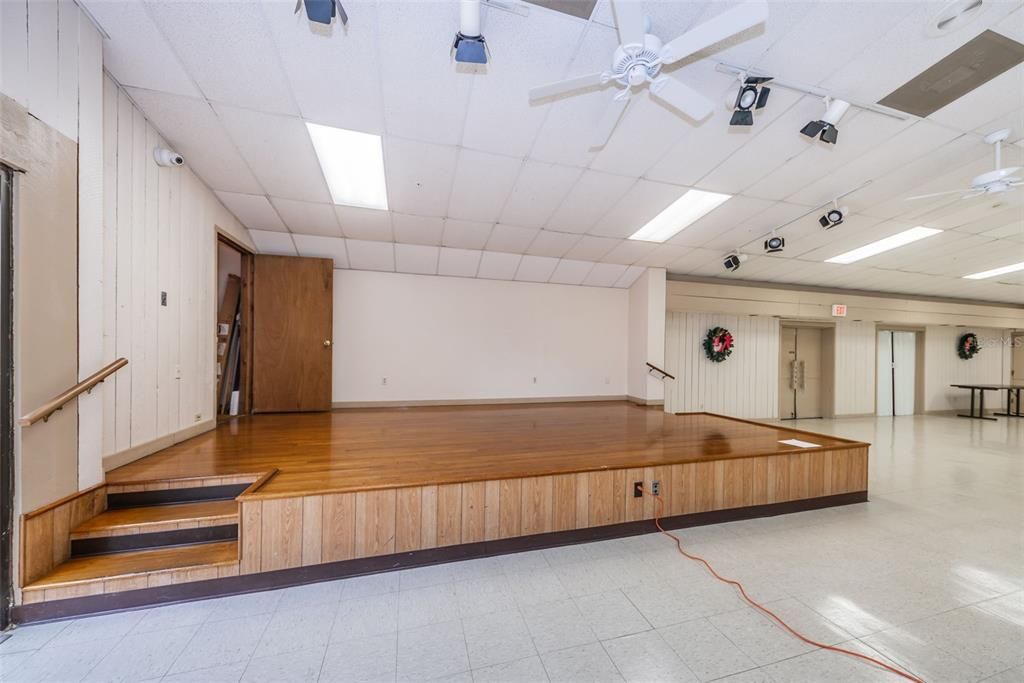 For Sale: $389,900 (3 beds, 2 baths, 1721 Square Feet)