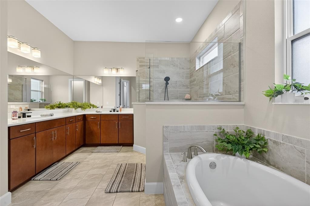 For Sale: $600,000 (4 beds, 3 baths, 2691 Square Feet)