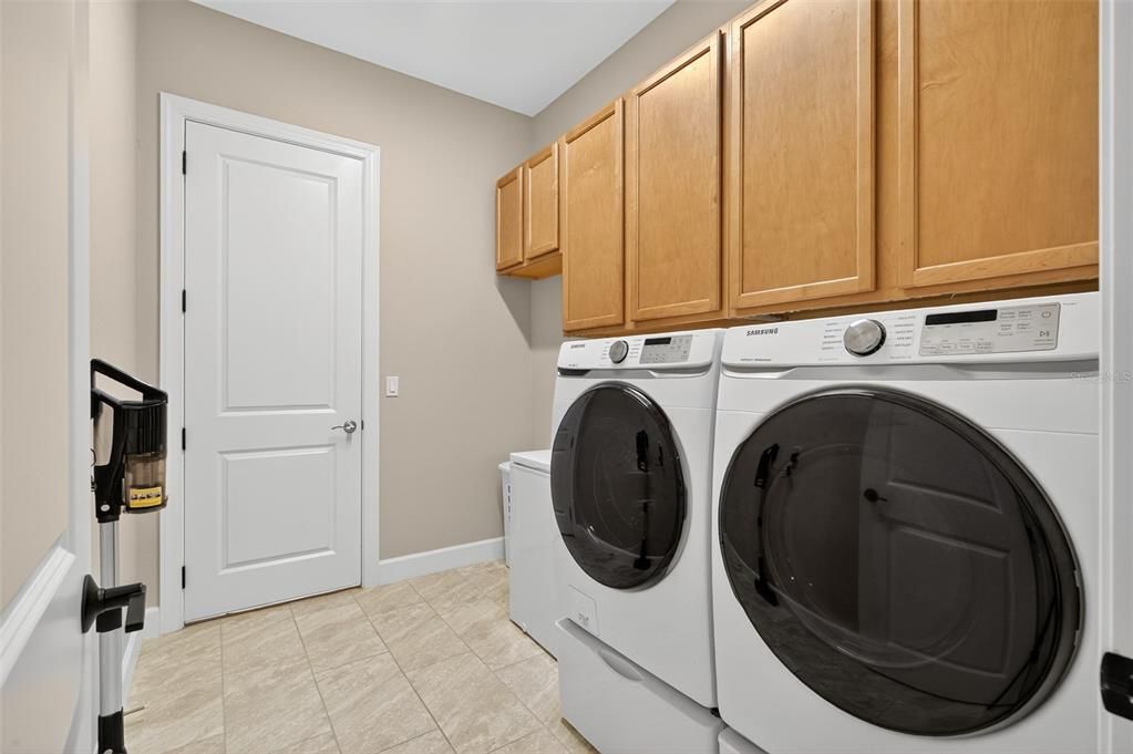 For Sale: $600,000 (4 beds, 3 baths, 2691 Square Feet)