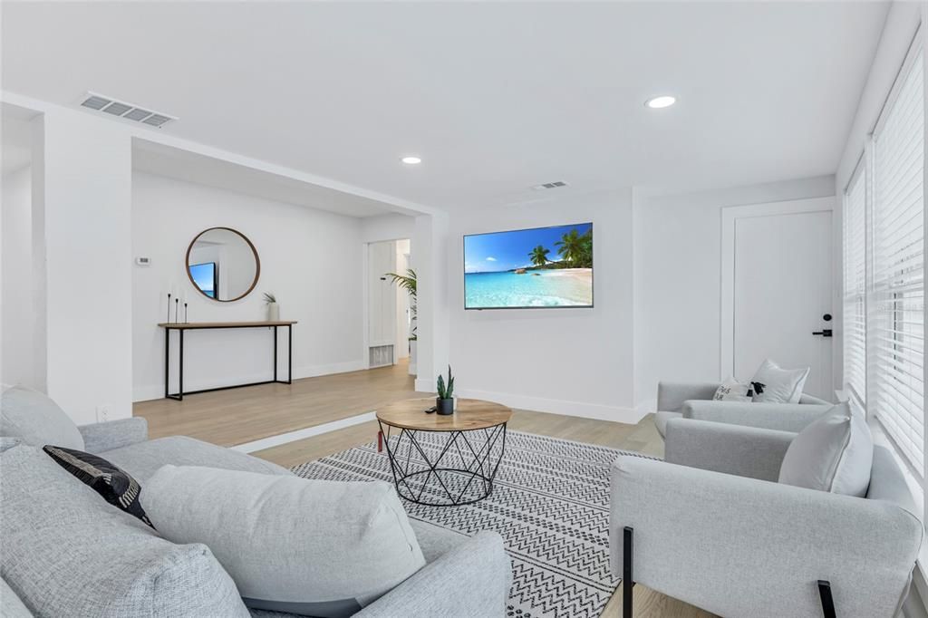 For Rent: $3,200 (4 beds, 2 baths, 1735 Square Feet)