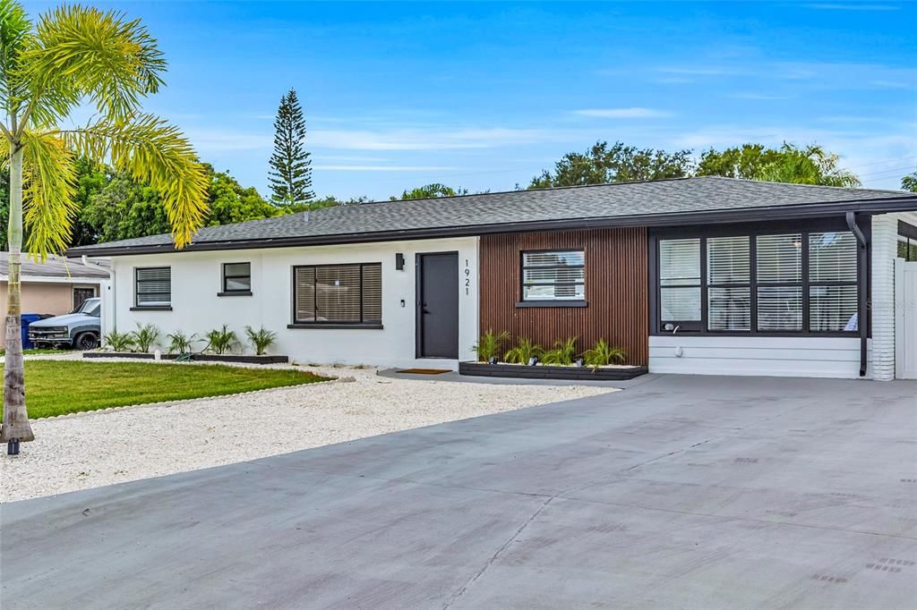 For Rent: $3,200 (4 beds, 2 baths, 1735 Square Feet)