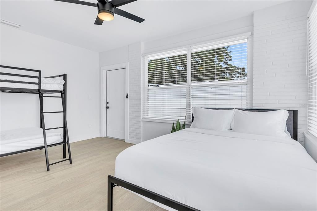 For Rent: $3,200 (4 beds, 2 baths, 1735 Square Feet)