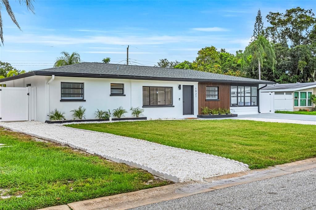 For Rent: $3,200 (4 beds, 2 baths, 1735 Square Feet)