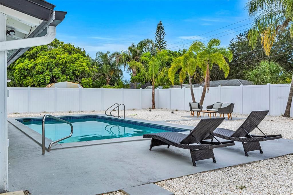 For Rent: $3,200 (4 beds, 2 baths, 1735 Square Feet)