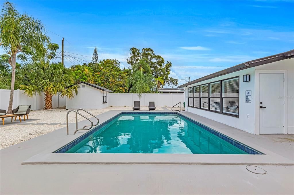 For Rent: $3,200 (4 beds, 2 baths, 1735 Square Feet)
