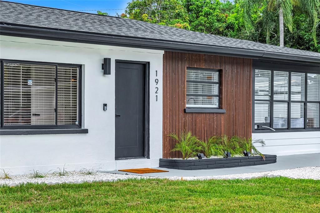 For Rent: $3,200 (4 beds, 2 baths, 1735 Square Feet)