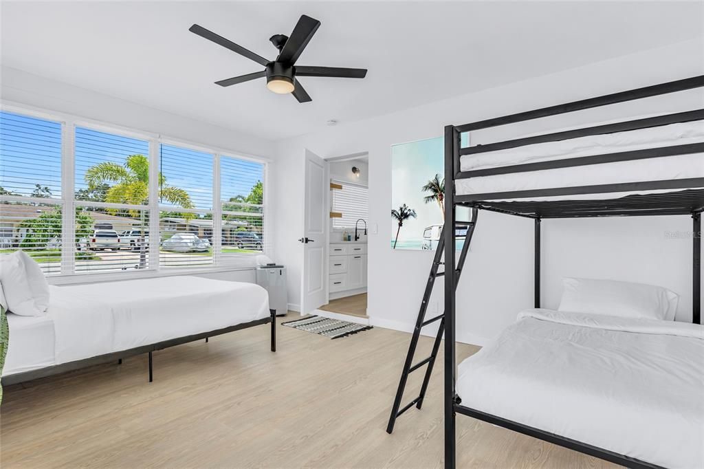 For Rent: $3,200 (4 beds, 2 baths, 1735 Square Feet)