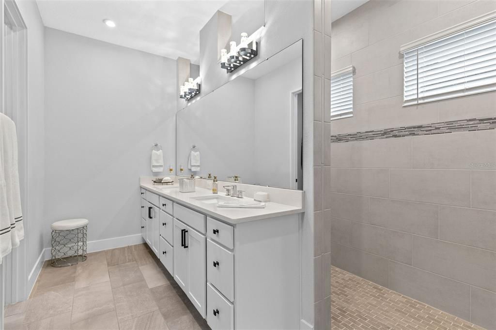 Active With Contract: $895,000 (3 beds, 2 baths, 2017 Square Feet)